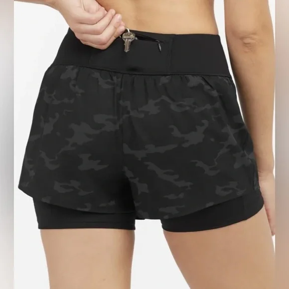 SPANX The Get Moving Short, Black Camo! Zip Pocket Excellent Condition Size S - Picture 3 of 10